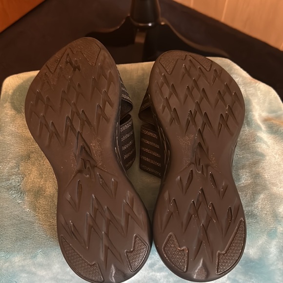 Sketchers goga mat sandals, size 7 - Picture 5 of 5